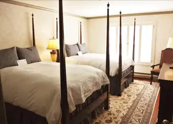 Cow Hollow Inn & Suites hotel thumbnail 6