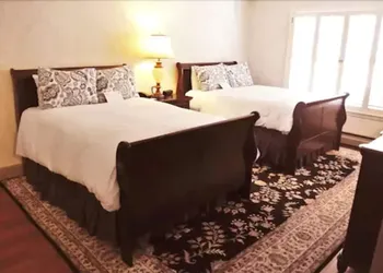 Cow Hollow Inn & Suites hotel thumbnail 7