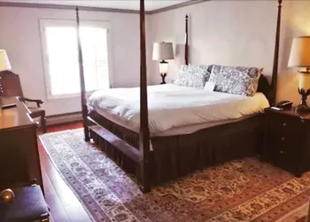 Cow Hollow Inn & Suites hotel thumbnail 8