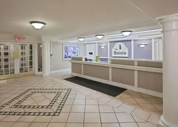 La Quinta Inn by Wyndham Omaha West hotel thumbnail 4