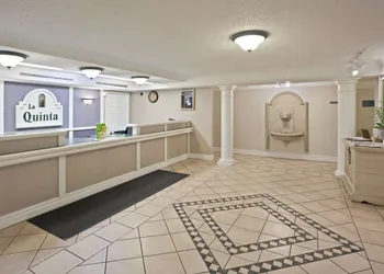 La Quinta Inn by Wyndham Omaha West hotel thumbnail 3