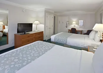 La Quinta Inn by Wyndham Omaha West hotel thumbnail 5
