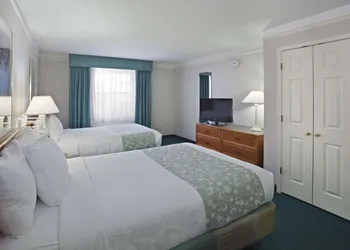 La Quinta Inn by Wyndham Omaha West hotel thumbnail 8