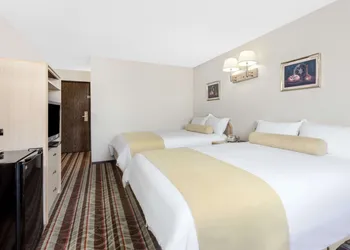 Super 8 by Wyndham Lake Havasu City hotel thumbnail 5