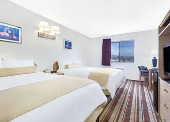 Super 8 by Wyndham Lake Havasu City hotel thumbnail 7
