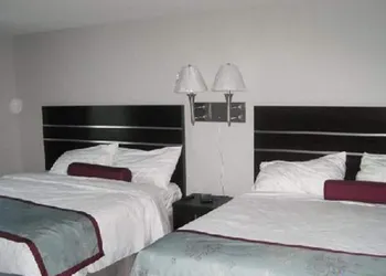 Super 8 by Wyndham Saskatoon Near Downtown hotel thumbnail 4