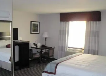 Super 8 by Wyndham Saskatoon Near Downtown hotel thumbnail 5