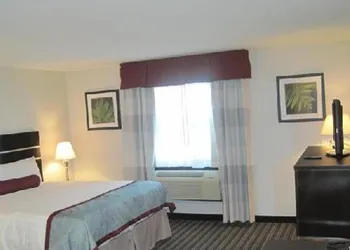 Super 8 by Wyndham Saskatoon Near Downtown hotel thumbnail 7
