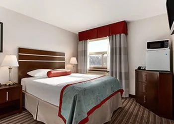 Super 8 by Wyndham Saskatoon Near Downtown hotel thumbnail 8