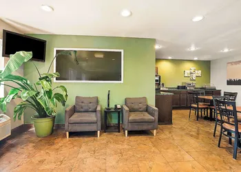 SureStay Plus Hotel by Best Western Bettendorf hotel thumbnail 2
