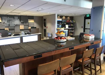 Holiday Inn Express Memphis Medical Center Midtown by IHG hotel thumbnail 2