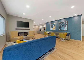 Comfort Inn & Suites Oklahoma City North - Quail Springs hotel thumbnail 5