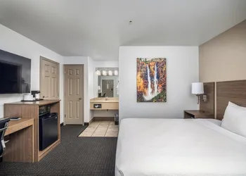 St. George Inn & Suites hotel thumbnail 3