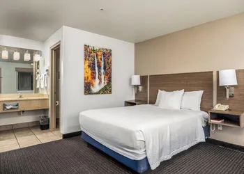 St. George Inn & Suites hotel thumbnail 5