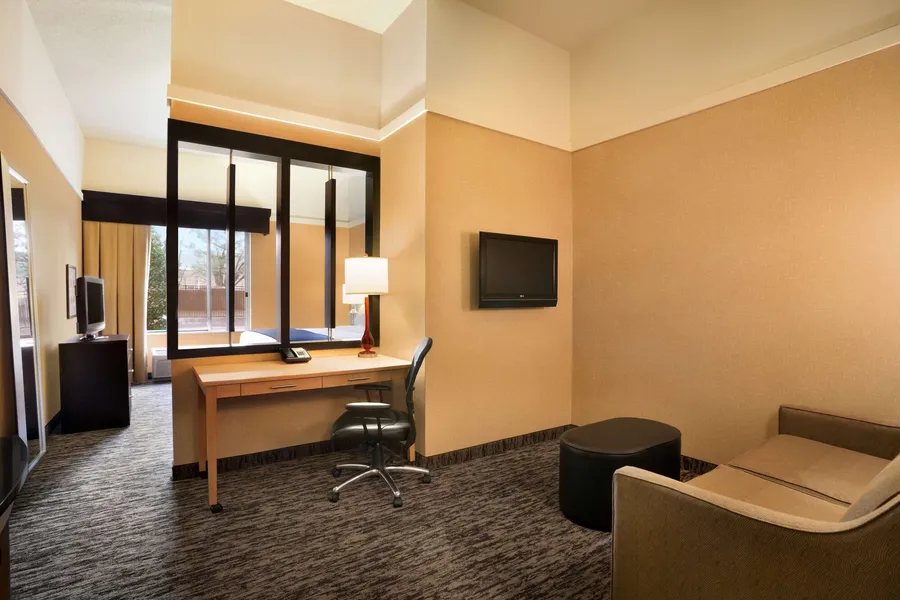 DoubleTree by Hilton Hotel Oklahoma City Airport hotel detail image 2