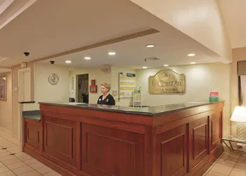 La Quinta Inn & Suites by Wyndham Warwick Providence Airport hotel thumbnail 3