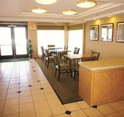 La Quinta Inn & Suites by Wyndham Warwick Providence Airport hotel detail image 4