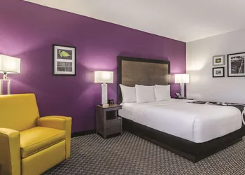 La Quinta Inn & Suites by Wyndham Warwick Providence Airport hotel thumbnail 6
