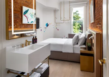 Gladstone Hotel & Suites hotel thumbnail 4