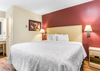 Red Roof Inn PLUS+ Nashville North - Goodlettsville hotel thumbnail 6
