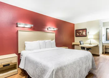 Red Roof Inn PLUS+ Nashville North - Goodlettsville hotel thumbnail 8