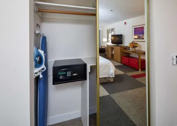 Hampton Inn San Francisco Airport hotel thumbnail 6