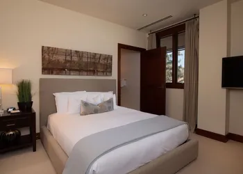 Solaris Residences hotel thumbnail 6