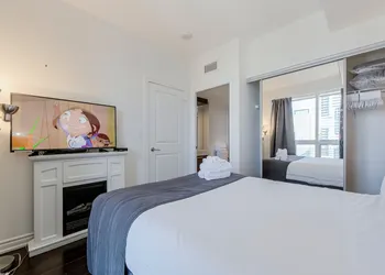 Canada Suites on Bay hotel thumbnail 2