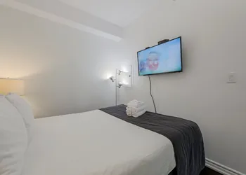 Canada Suites on Bay hotel thumbnail 4