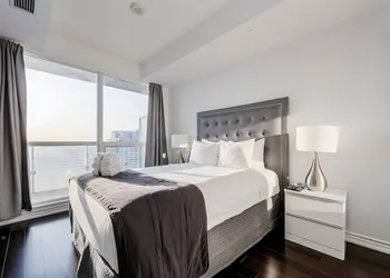 Canada Suites on Bay hotel thumbnail 6