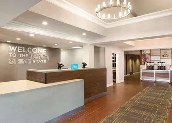 Hampton Inn & Suites Ft. Lauderdale Arpt/South Cruise Port hotel thumbnail 3