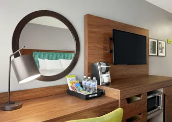 Hampton Inn & Suites Ft. Lauderdale Arpt/South Cruise Port hotel thumbnail 6