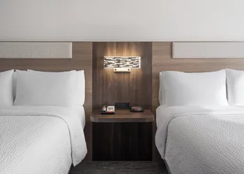 Holiday Inn Express & Suites Midwest by IHG hotel thumbnail 8