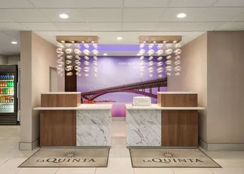 La Quinta Inn & Suites by Wyndham Lackawanna hotel thumbnail 3