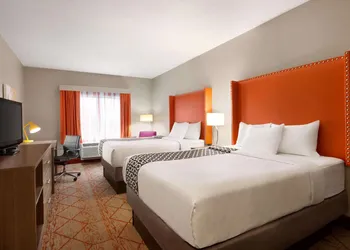 La Quinta Inn & Suites by Wyndham Lackawanna hotel thumbnail 6