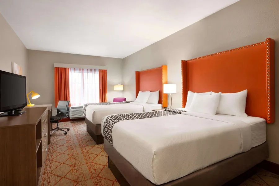 La Quinta Inn & Suites by Wyndham Lackawanna hotel detail image 6
