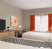 La Quinta Inn & Suites by Wyndham Lackawanna hotel detail image 7
