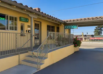 El Castell Motel hotel thumbnail 2