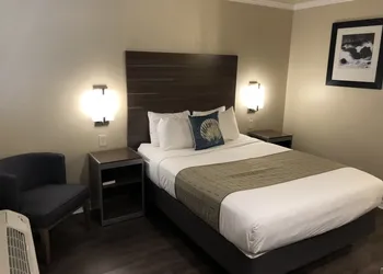 El Castell Motel hotel thumbnail 3