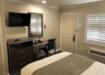 El Castell Motel hotel thumbnail 6