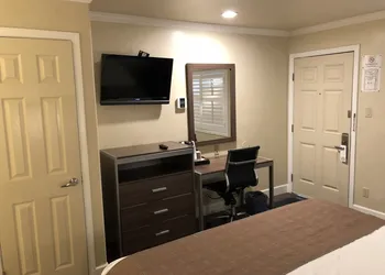 El Castell Motel hotel thumbnail 8