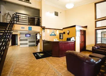 Days Inn by Wyndham Minot hotel thumbnail 2