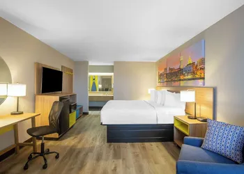 Days Inn by Wyndham Minot hotel thumbnail 6