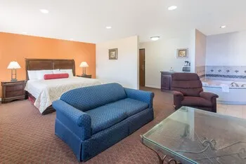 Days Inn by Wyndham Minot hotel thumbnail 8