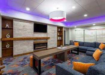La Quinta Inn & Suites by Wyndham Augusta/Fort Eisenhower hotel thumbnail 4
