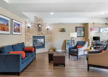 Comfort Suites Tulare Sequoia Gateway hotel thumbnail 3