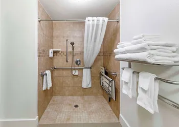 Comfort Suites Tulare Sequoia Gateway hotel thumbnail 7