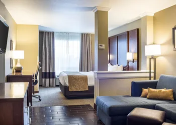 Comfort Suites Minot South hotel thumbnail 7