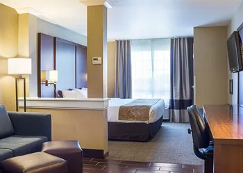 Comfort Suites Minot South hotel thumbnail 8