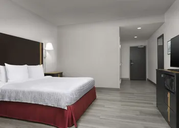Hampton Inn & Suites El Paso/East hotel thumbnail 5